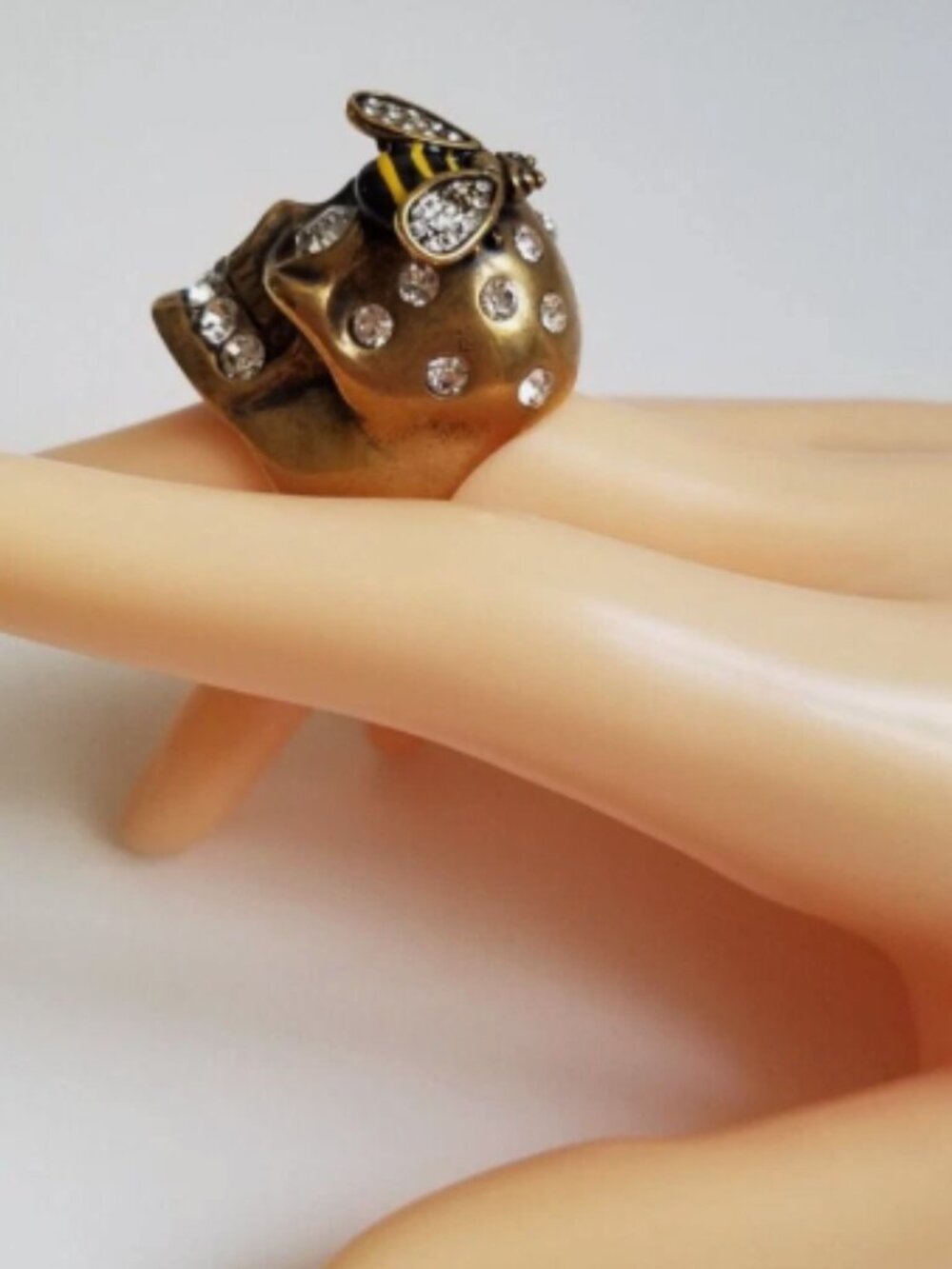 Alexander McQueen Skull Bee Crystal Ring 🐝 💀 - Picture 3 of 3